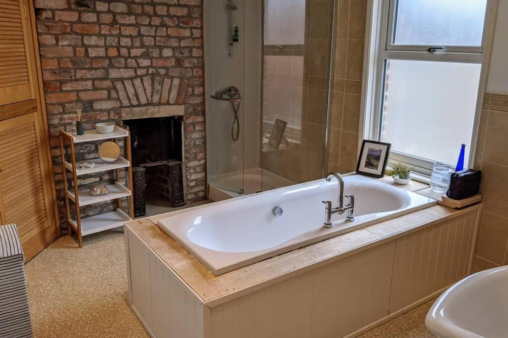スカーバラ 200 Year Old Large Townhouse With Sea Viewsヴィラ エクステリア 写真